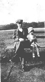 harold dagion with daughter mae monroe pond ny 1929.jpg